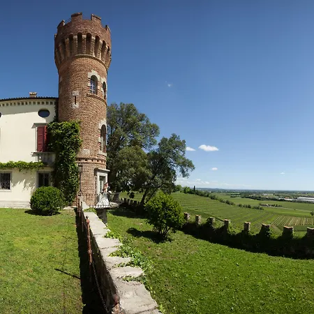 Ξενοδοχείο Castello Di 4*