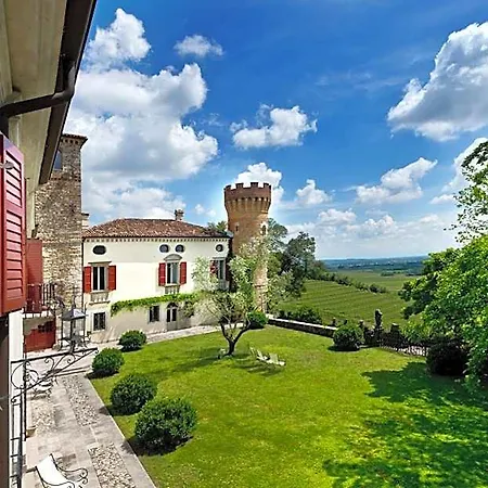 מלון Castello Di 4*